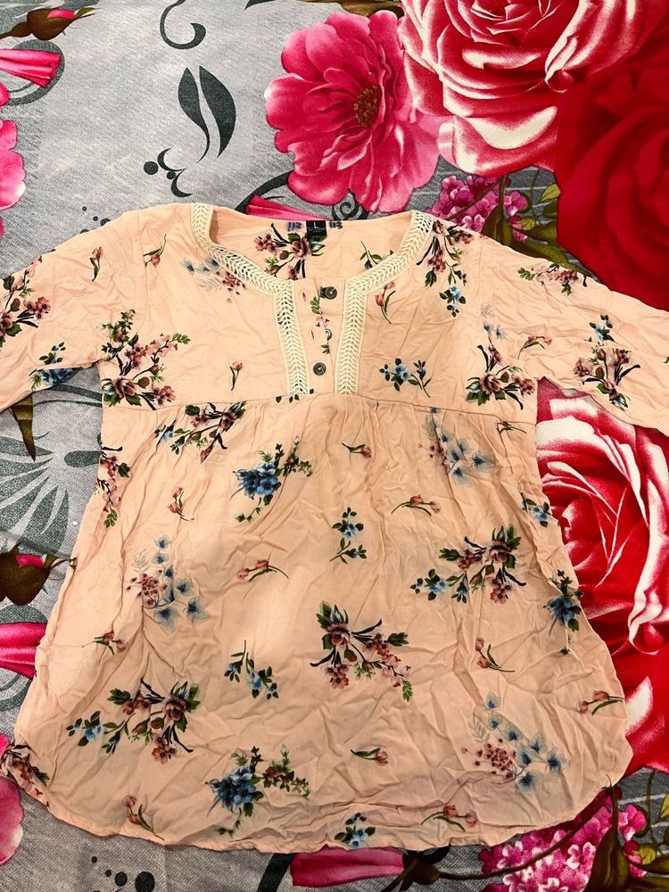 SALE🎀Floral Embroidered Top