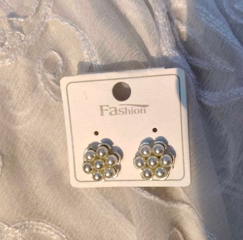 Korean Pearl Flower Stud Earrings