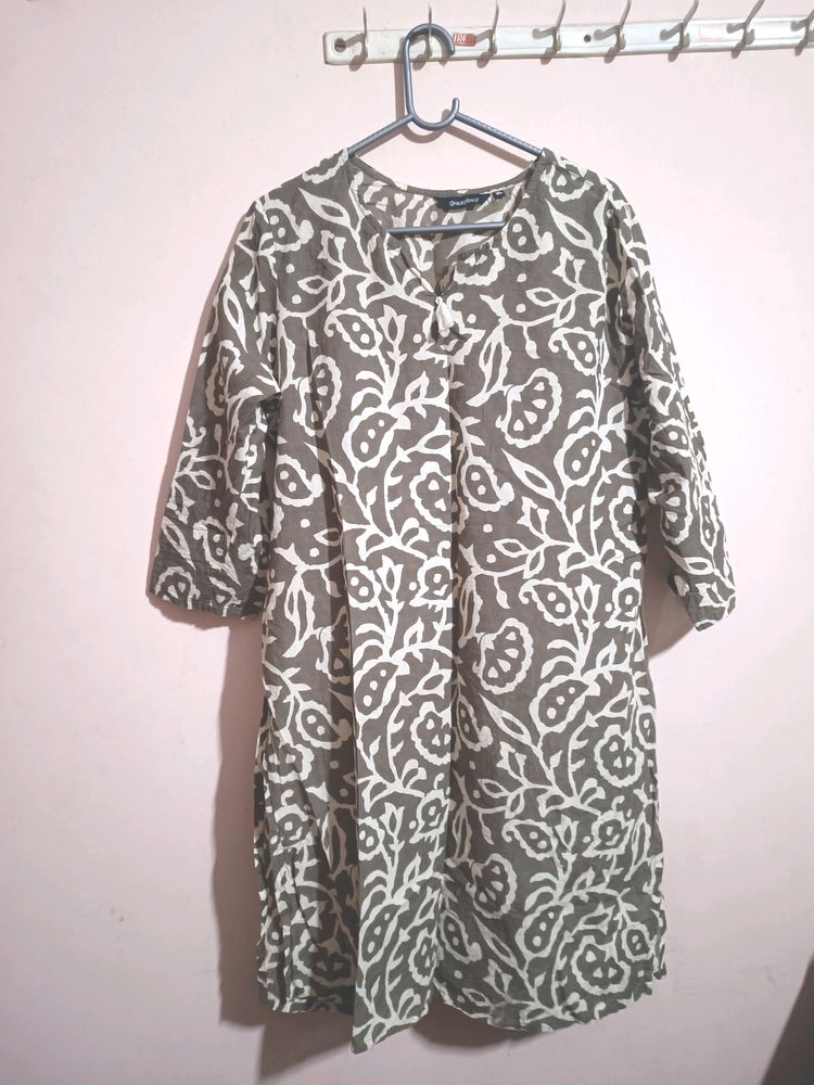 Off White Kurta And Maroon Kurta