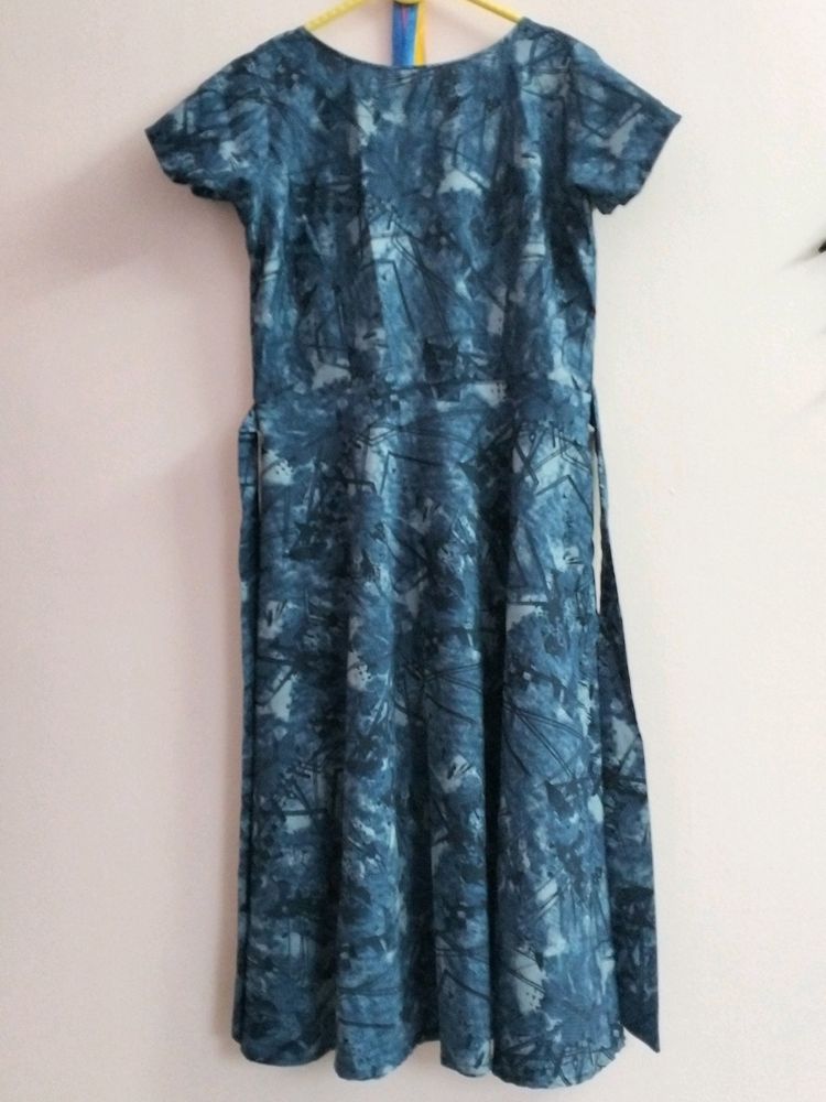 I'm Selling A Dress.