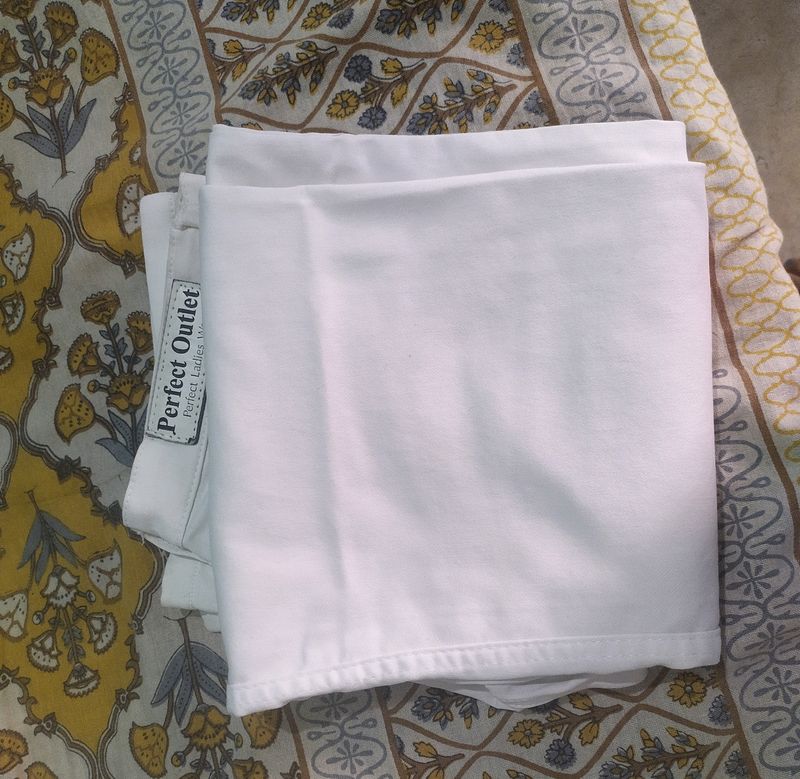 High Waist White Jeans With Two Buttons