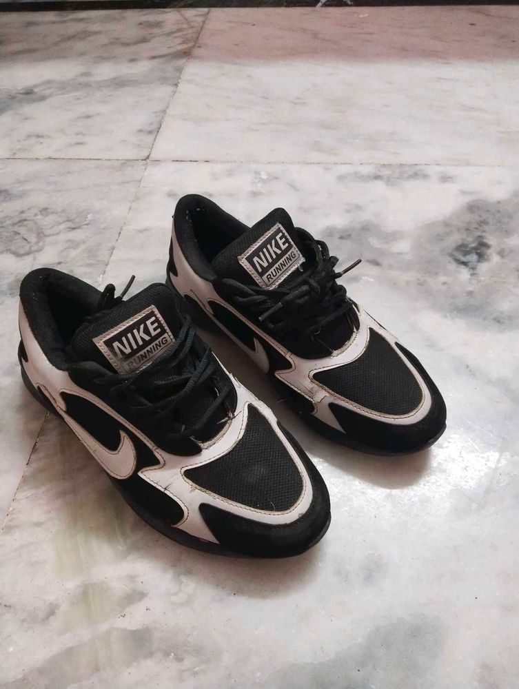 Men's Black &amp; White Athletic Shoes