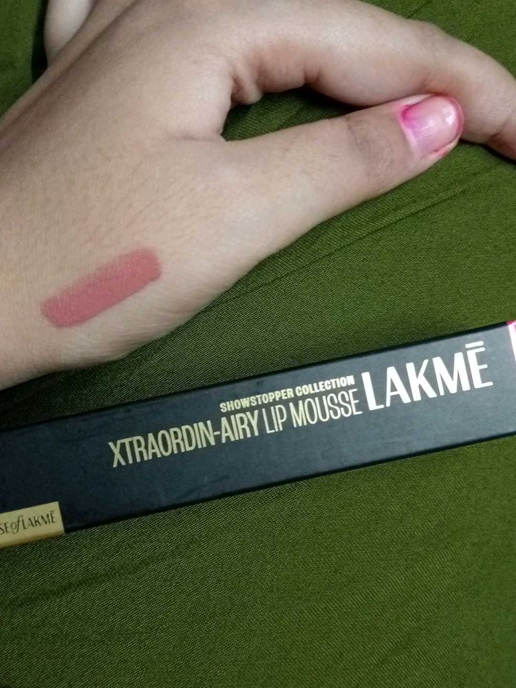 Lakme Xtraordin-Airy Lip Mousse