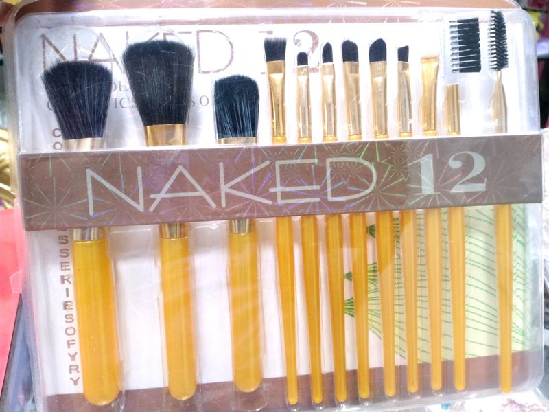 Naked 12/ Makeup Brush With Golden Yellow Colour Plastic Fiber