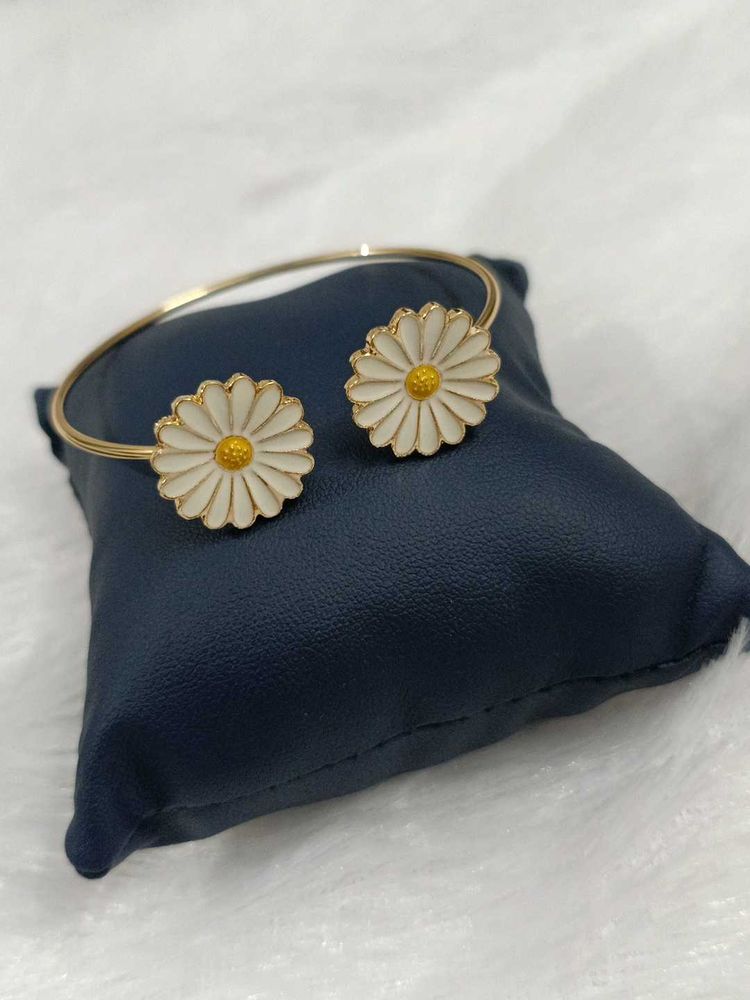 Daisy Bangle Bracelet Small size