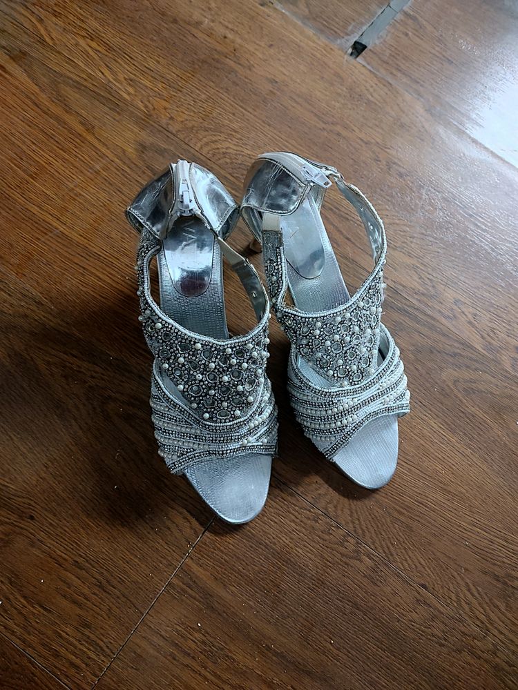 White Beats Work Heels Sandel