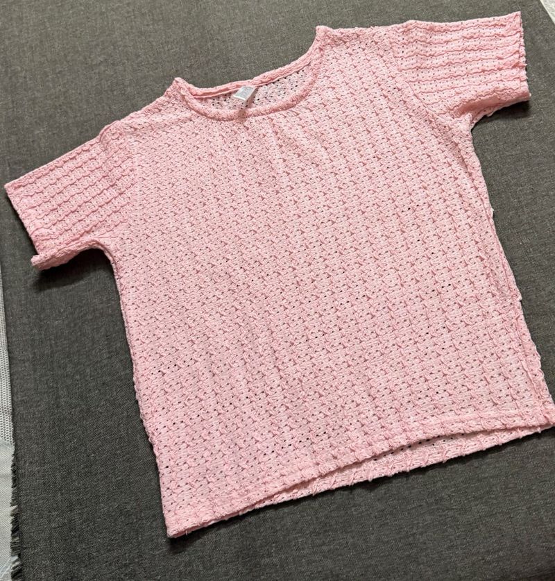 Soft pink textured crop top !