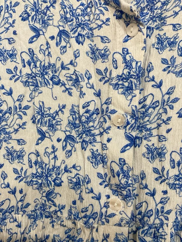 Chic Blue Floral Print V-Neck Top