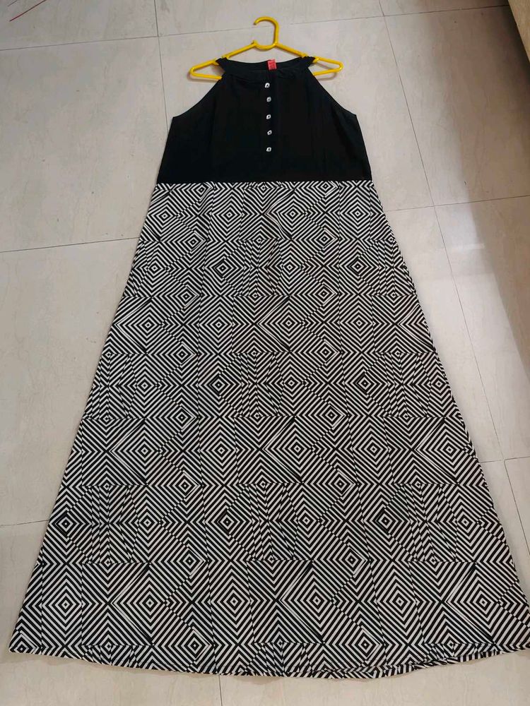 2XL Chic Black &amp; White Maxi Dress