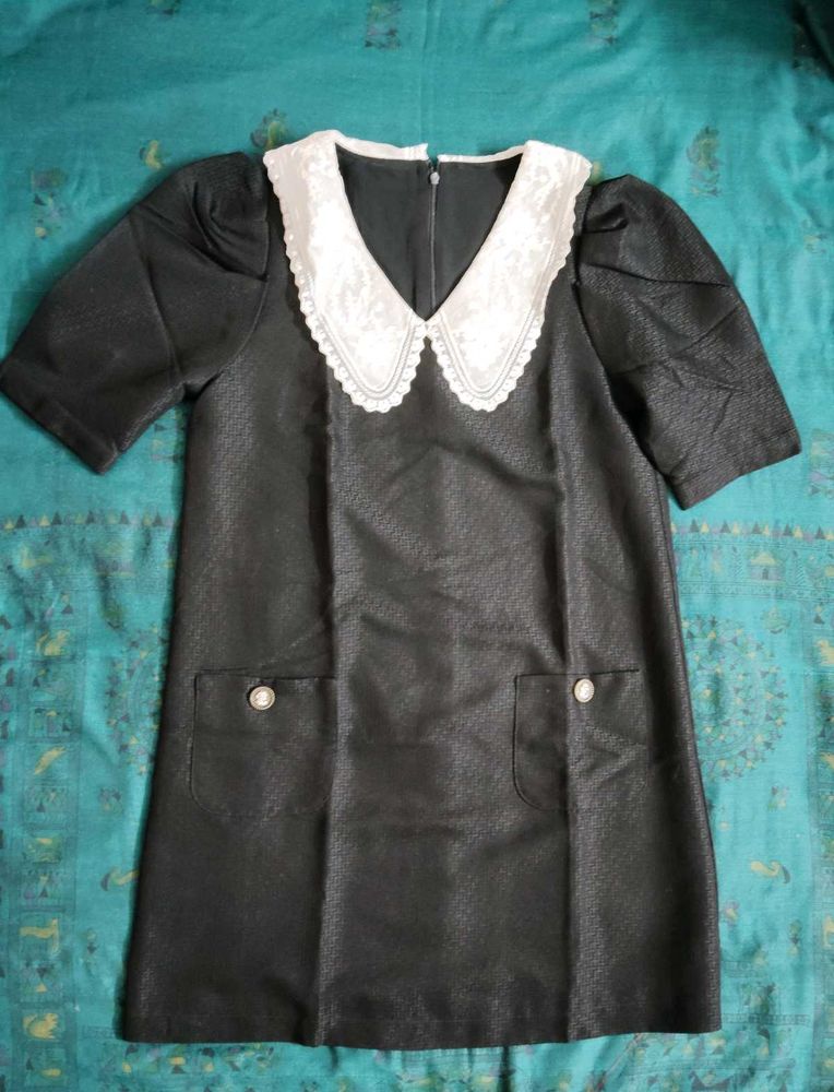 Chic Black Mini Dress with Lace Collar