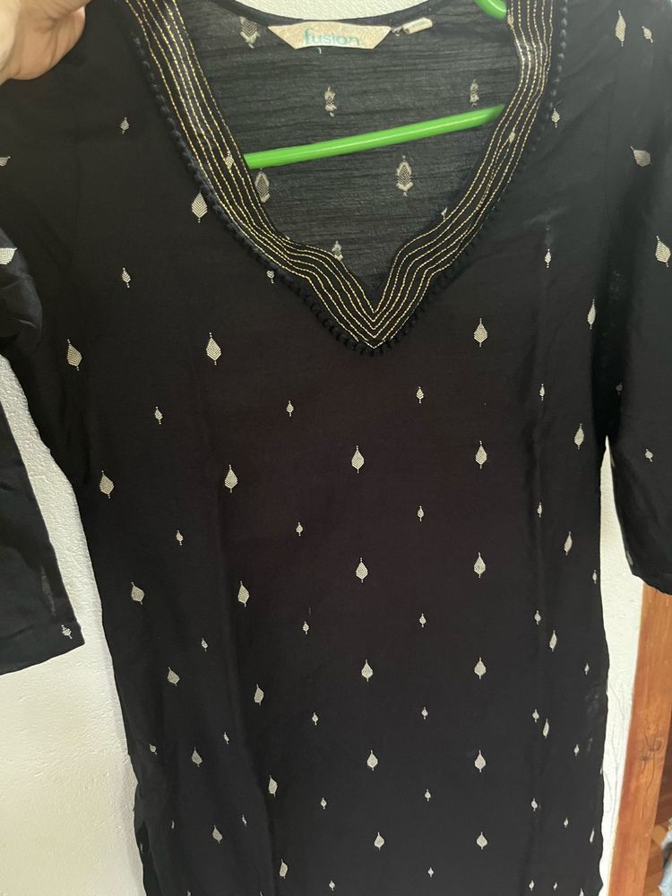 Elegant Black Printed Tunic Top