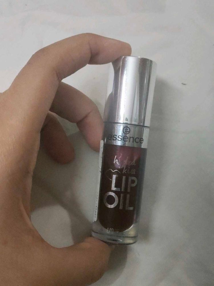 💋Essence Hydrated Kiss Lip Oil