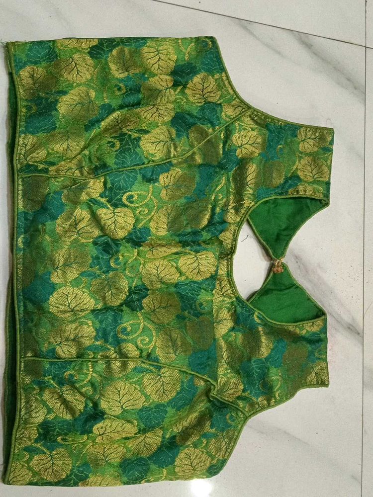 Green Leafy Pattern ☘️Blouse