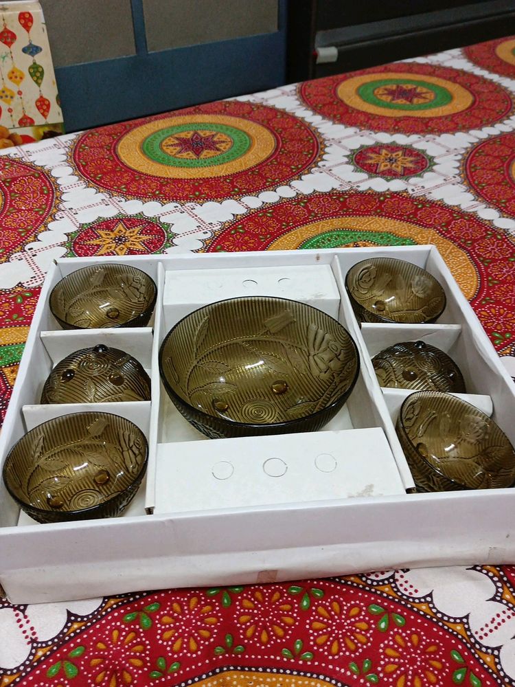 BLACK GLASS PUDDING SET