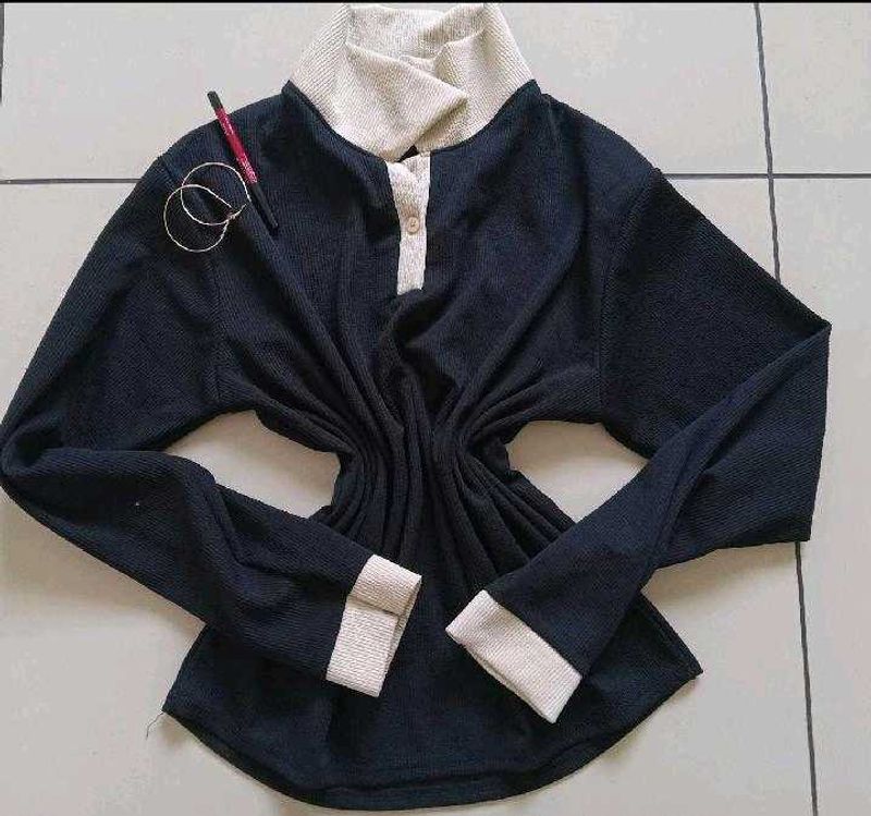 classic beige-black collar top