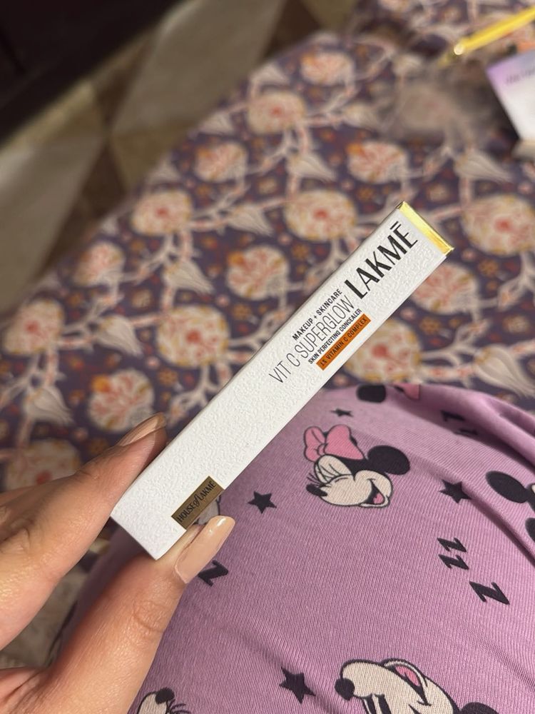 Lakme Vit C Superglow Concealer