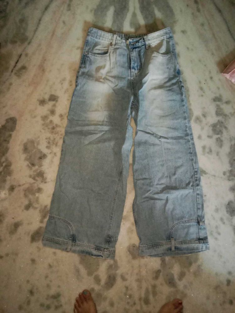 unique Light Wash Wide Leg Jeans