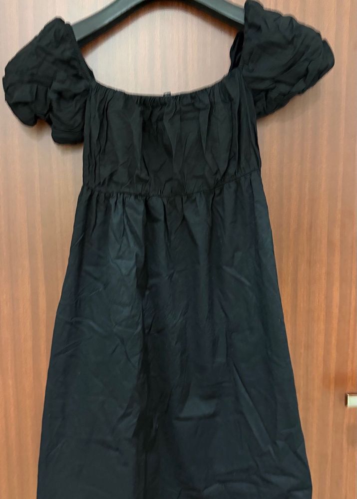 Chic Black Off-Shoulder Puff Sleeve Dress