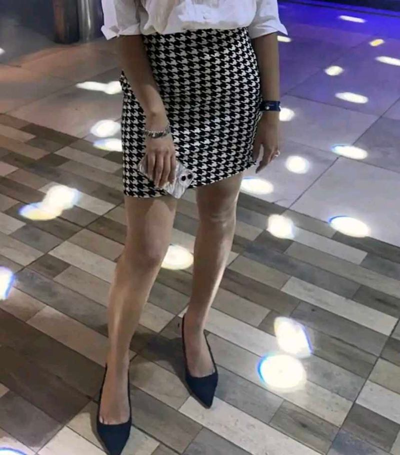 ✨Houndstooth Mini Skirt✨