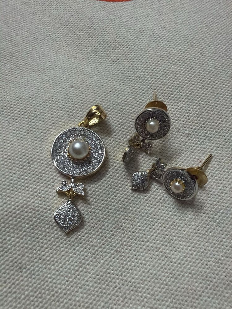 Elegant Pearl &amp; Diamond Jewelry Set