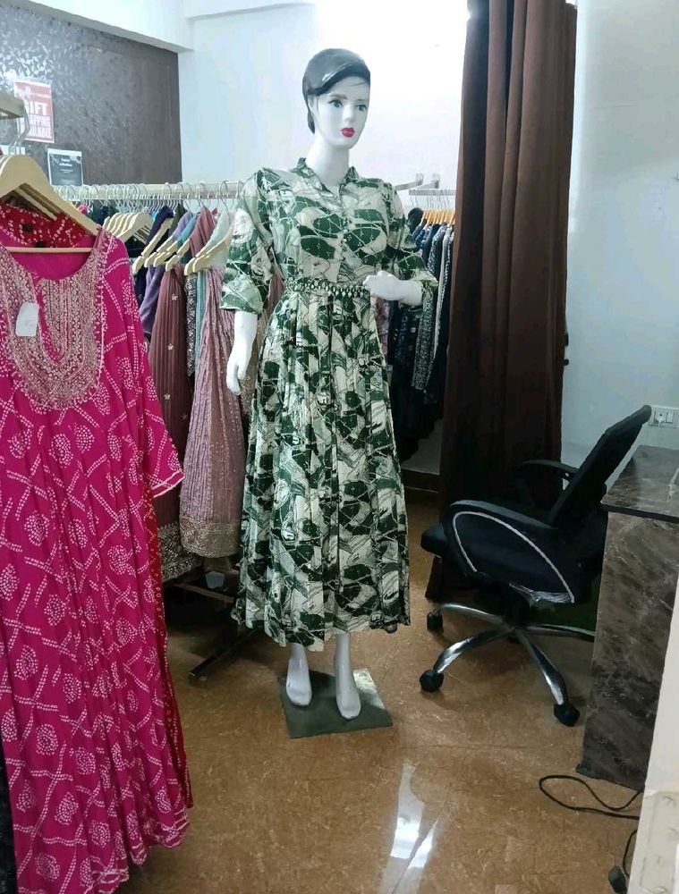 Elegant Green Leaf Print Gown