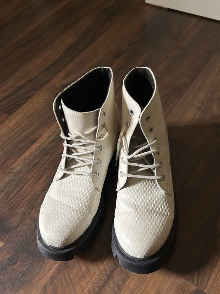 Light weight Stylish Cream Lace-Up Boots 40 size