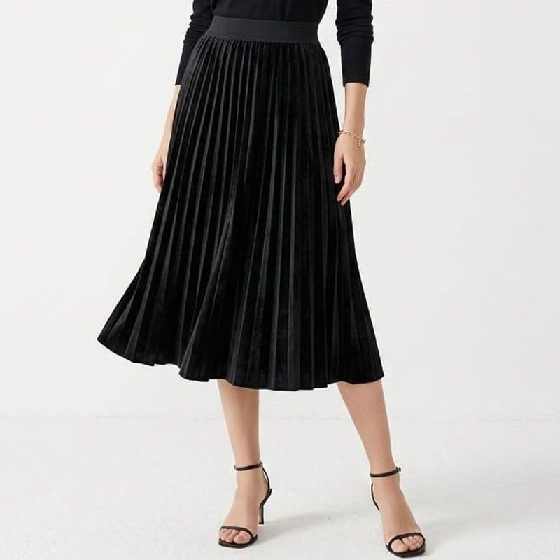 Elegant Black Velvet Pleated Midi Skirt