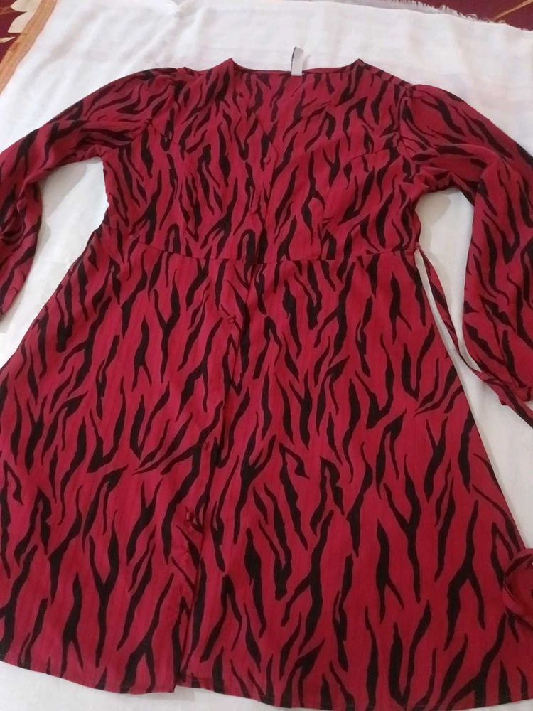 Chic Red Tiger Print Dress