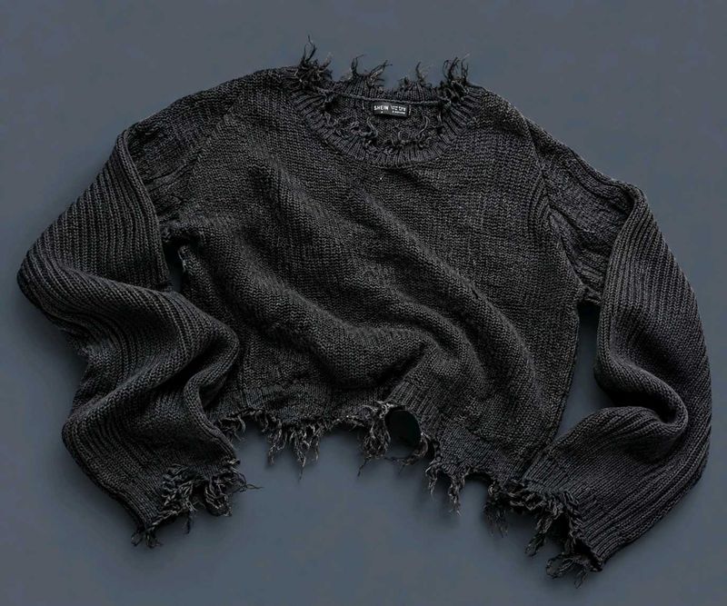 BLACK DISTRESSED FRAYED HEM CROPPED SWEATER