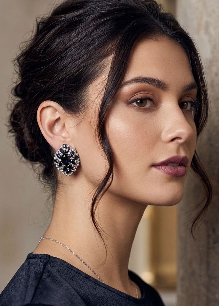 New Elegant Black &amp; Crystal Stud Earrings