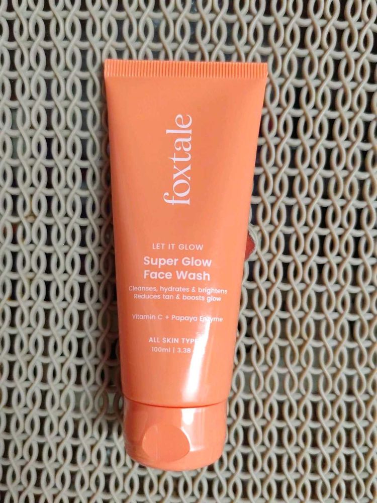 Foxtale Super Glow Face Wash