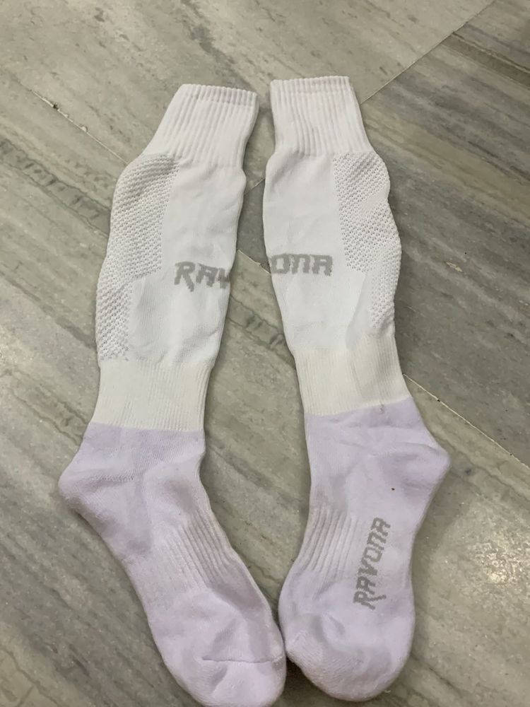 White Ravona Athletic Socks
