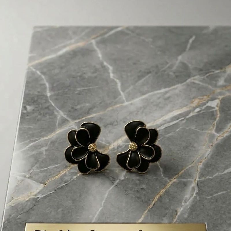 Elegant Black Flower Stud Earrings