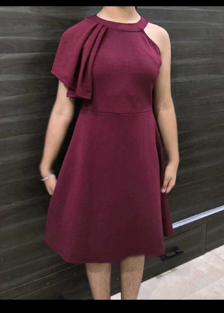 Final price 🚨🚨Branded Maroon One Shoulder