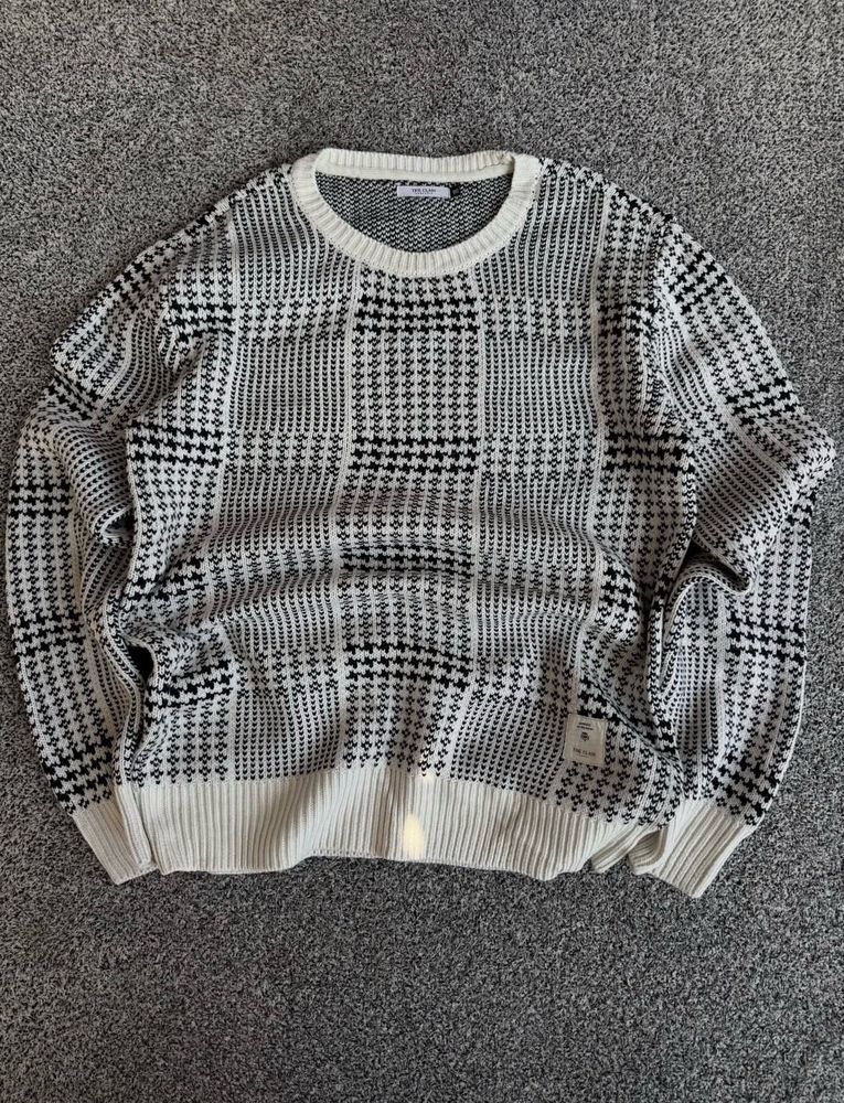 Men's Black &amp; White Patterned Sweater