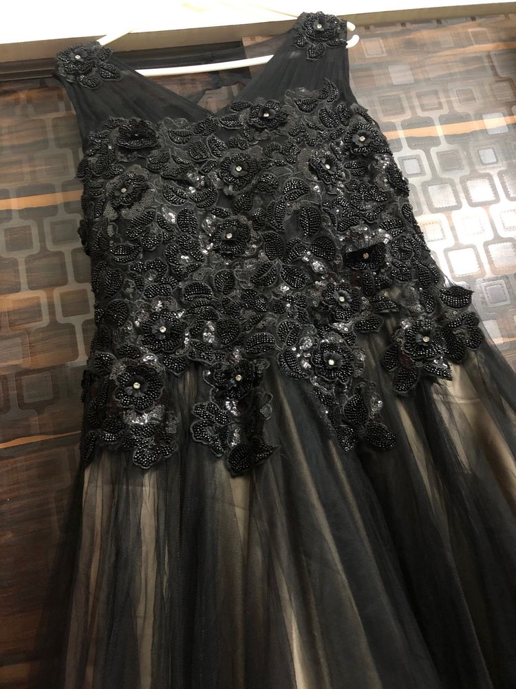 Elegant Black Floral Applique Tulle Gown