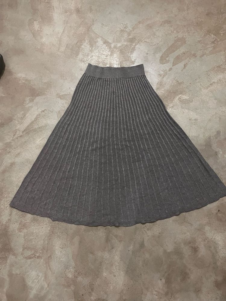 Women's Ribbed Knit A-Line Midi/Maxi Skirt.