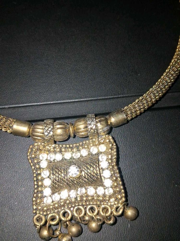 Elegant Gold Tone Necklace