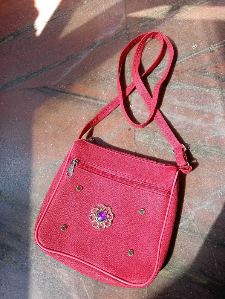 🚫 Free delivery..Chic Red Crossbody Bag