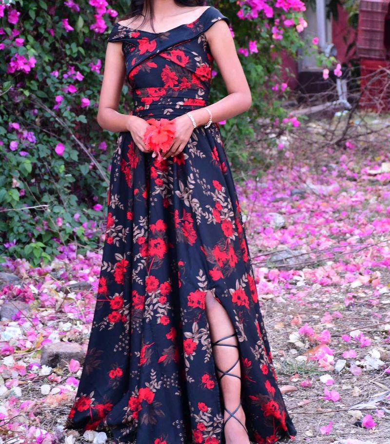 off shoulder black Red gown with pocket