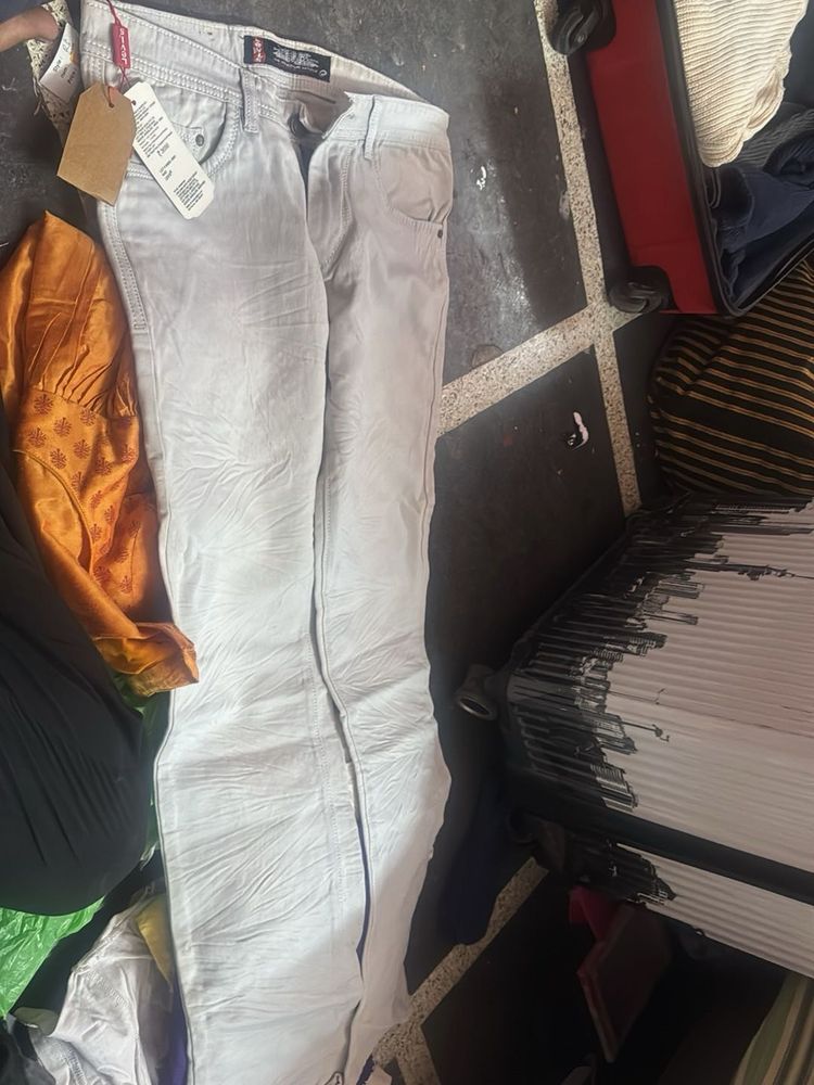 Stylish Light Wash Jeans