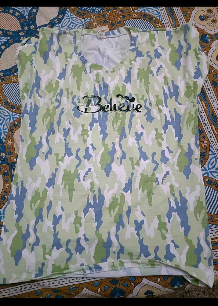 Believe Camo V-Neck T-Shirt in L 40 New