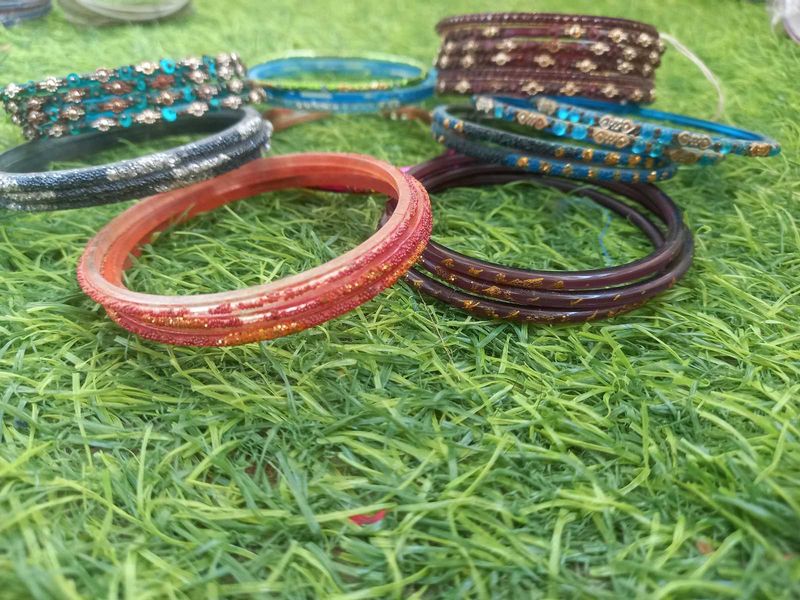Assorted glass Bangles (25)