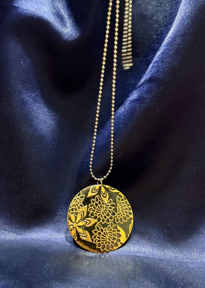 Black &amp; Gold Floral Necklace