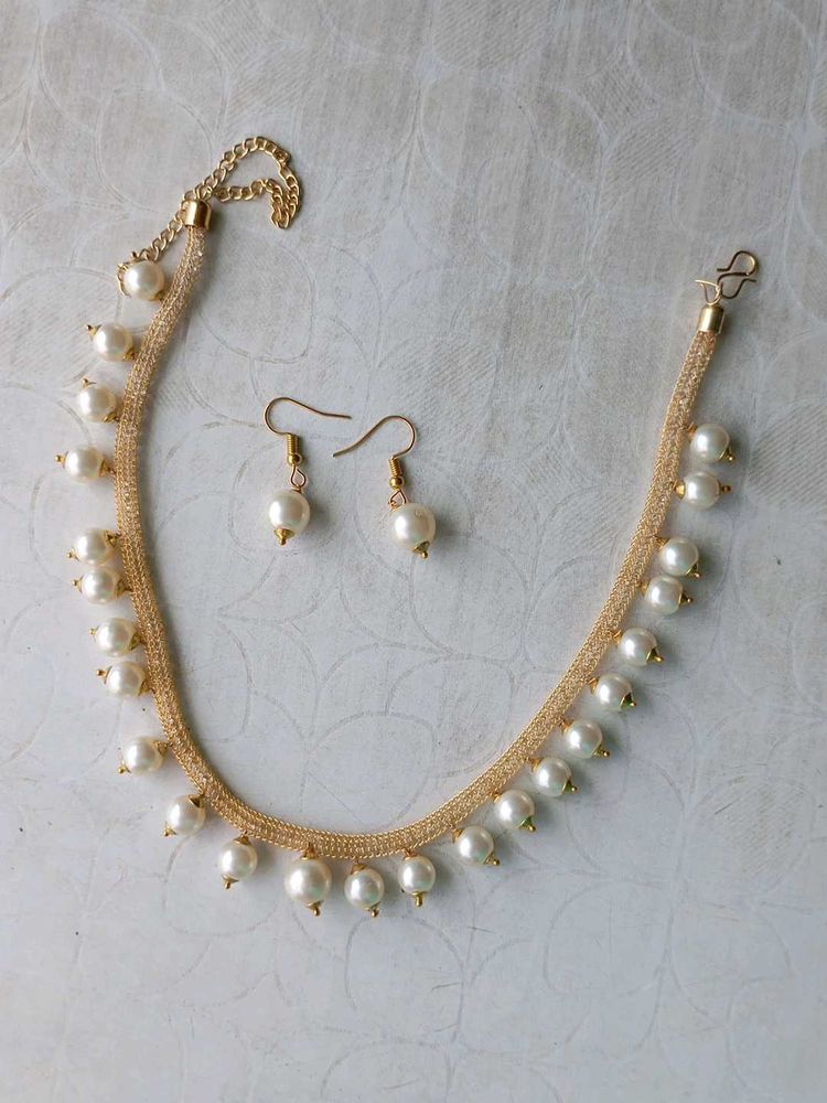 Elegant Pearl Necklace and Earrings Set