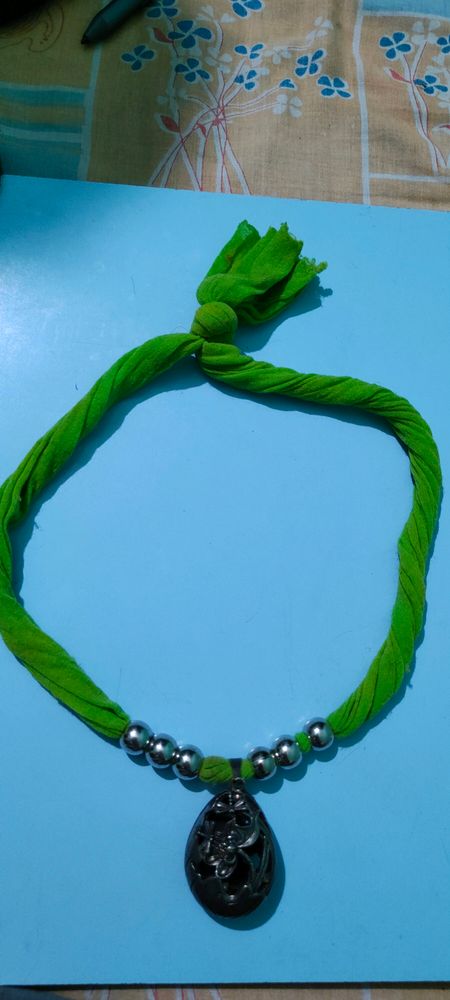 ♥️💚 Set Of Tussle nacklace and adjustable brangel