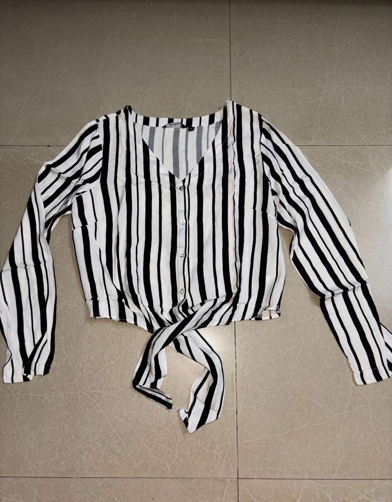 Chic Striped Tie-Front Blouse
