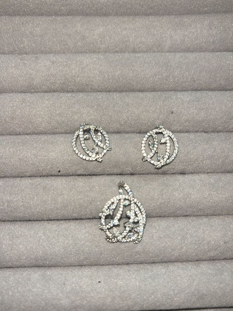 Glow crystal stud with doller