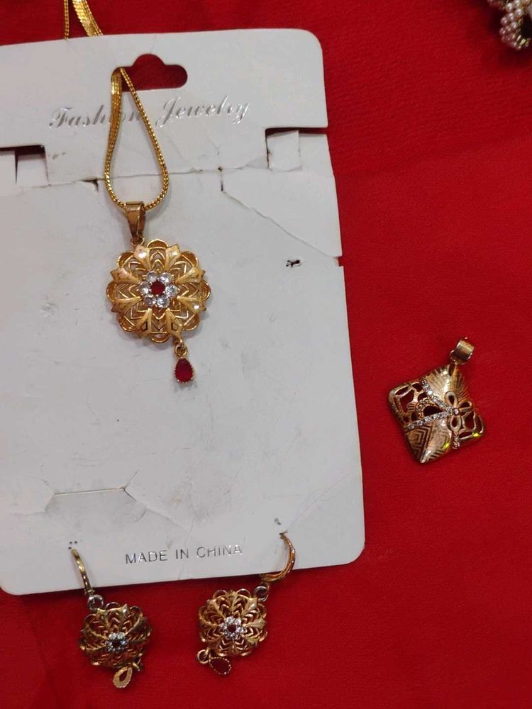 Gold-Tone Floral Jewelry Set
