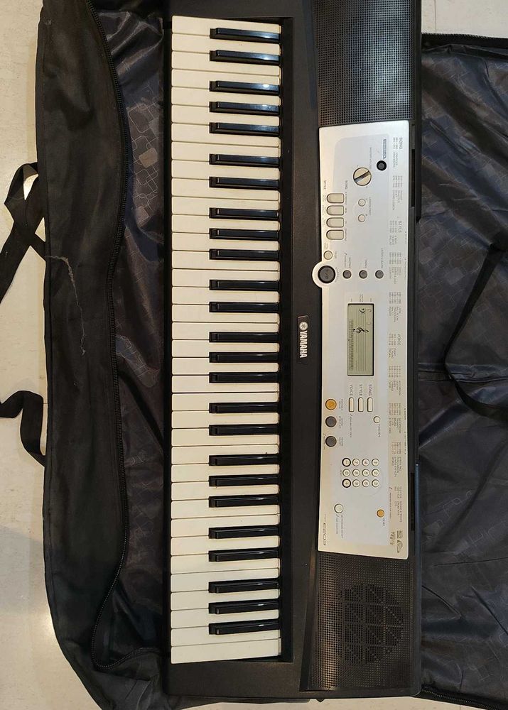 Yamaha YPT-200 Keyboard + FREE Adapter &amp; cover